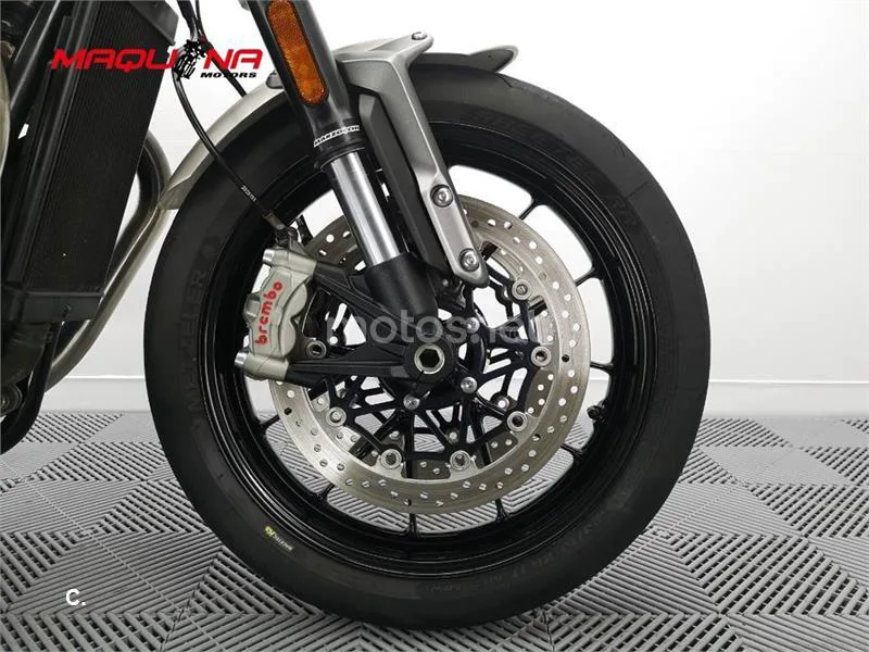 Triumph Speed Twin 1200 – Vista 11