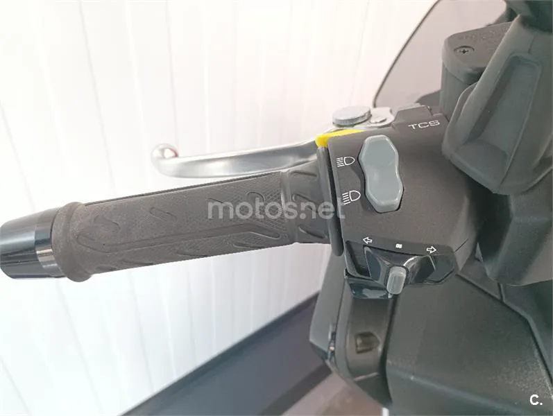 Kymco DTX 350 – Vista 4