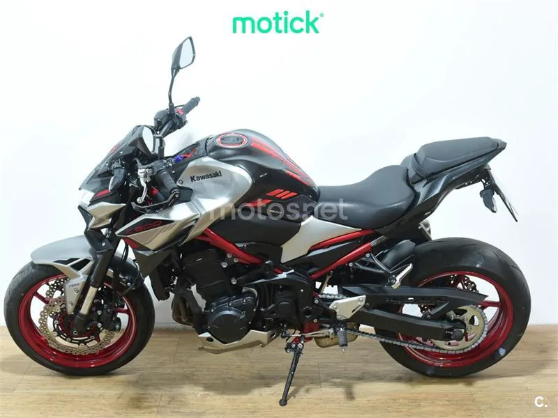Kawasaki Z900 – Vista 7