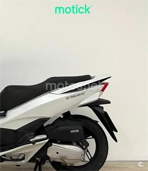 Honda PCX 125 – Vista 8