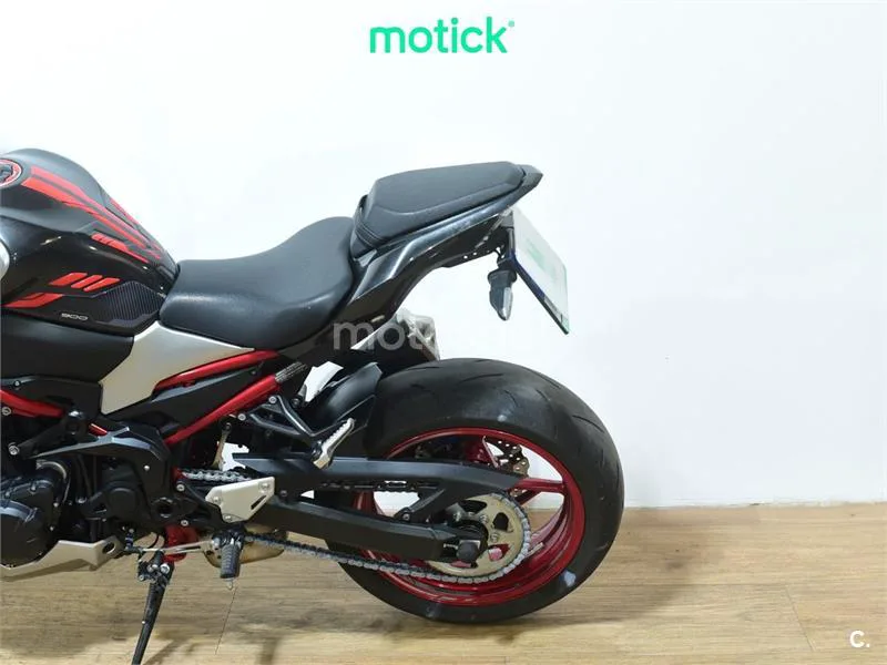 Kawasaki Z900 – Vista 9