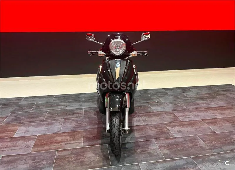Piaggio Beverly 400 – Vista 4