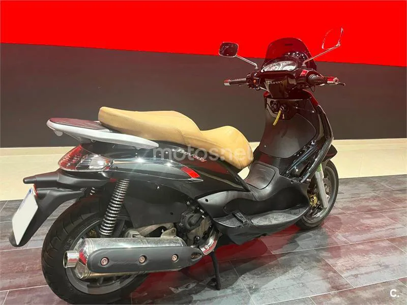 Piaggio Beverly 400 – Vista 10