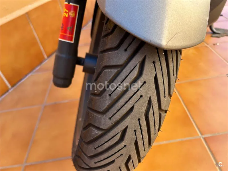 Yamaha XMAX 250 - Vista 4