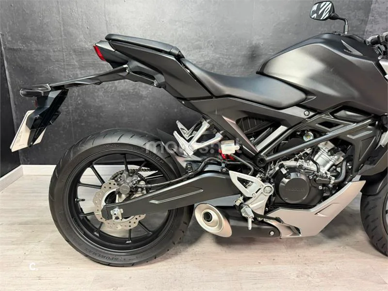 Honda CB 125 R – Vista 12
