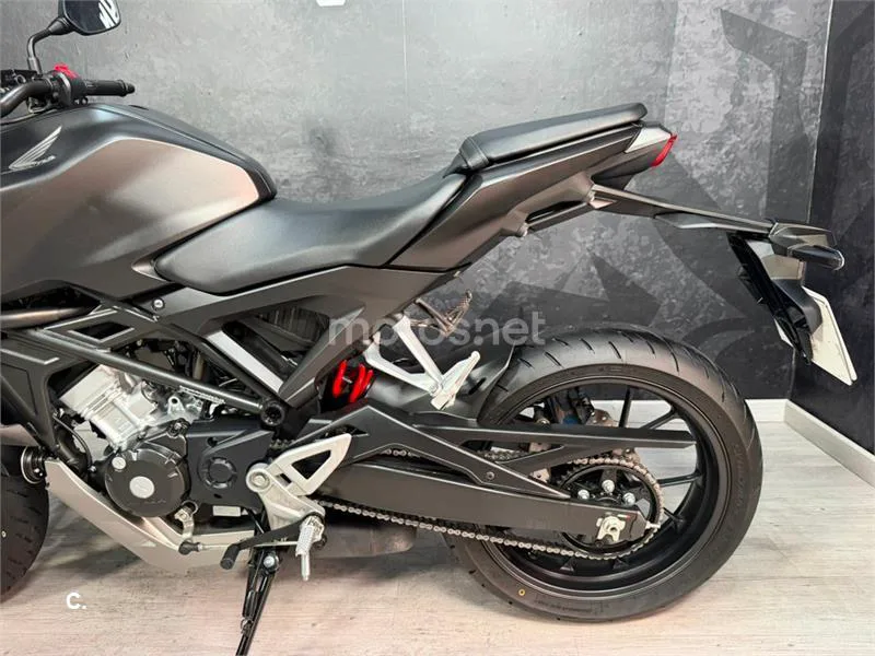 Honda CB 125 R – Vista 13