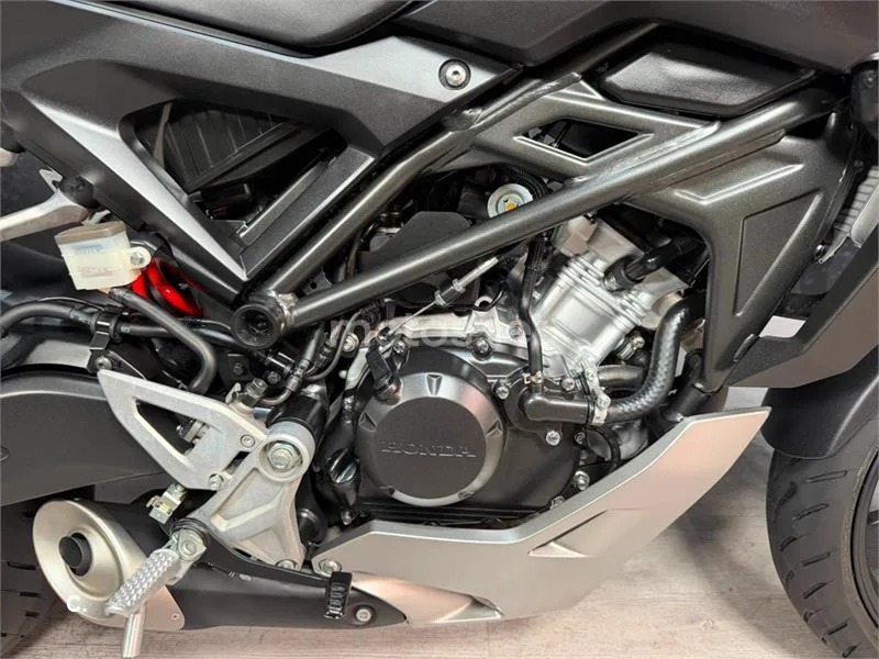 Honda CB 125 R – Vista 14