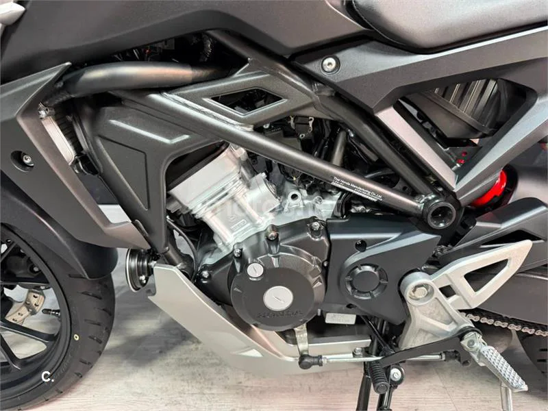 Honda CB 125 R – Vista 15