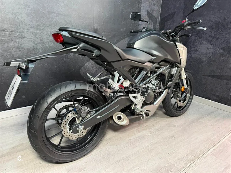Honda CB 125 R – Vista 8