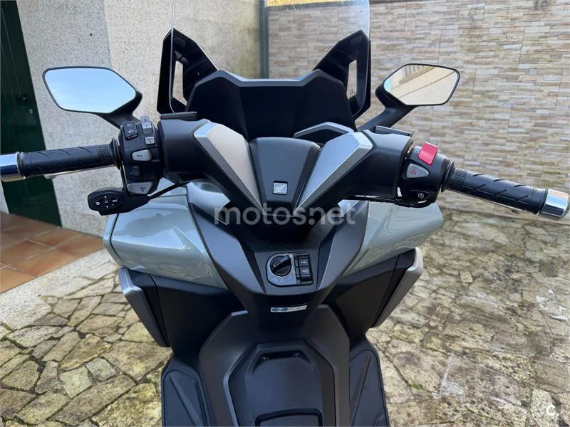 Honda Forza 350 – Vista 4