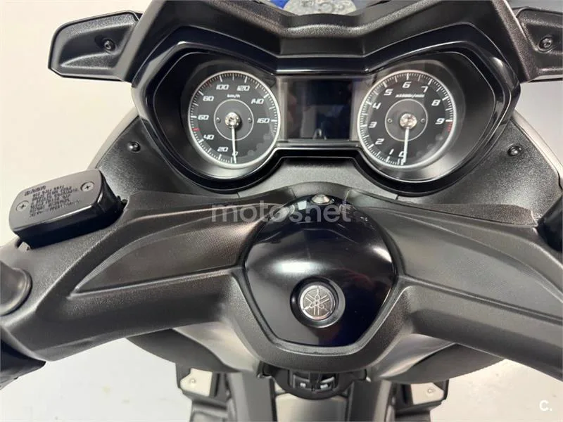 Yamaha XMAX 300 – Vista 11