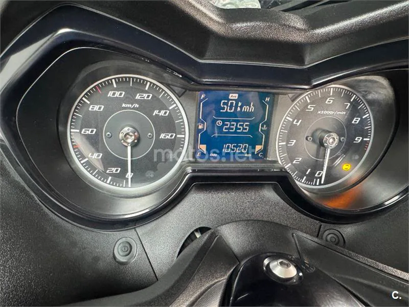 Yamaha XMAX 300 – Vista 12