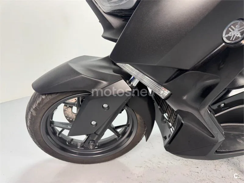 Yamaha XMAX 300 – Vista 16