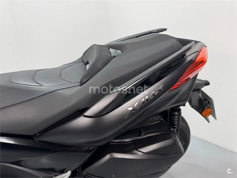 Yamaha XMAX 300 – Vista 18