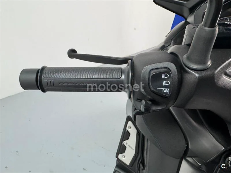 Yamaha XMAX 300 – Vista 10