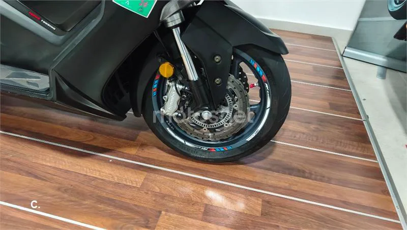 Kymco AK 550 – Vista 12