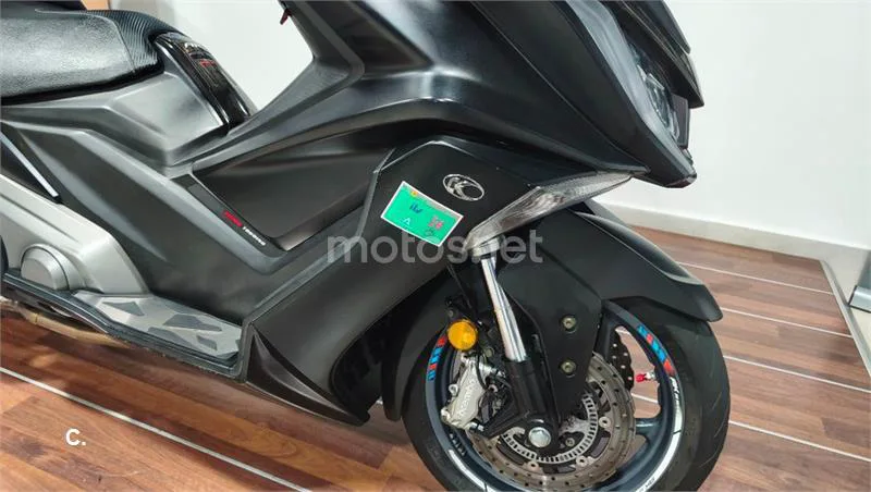 Kymco AK 550 – Vista 13