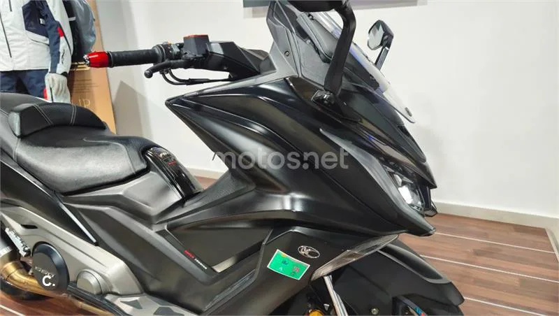 Kymco AK 550 – Vista 15