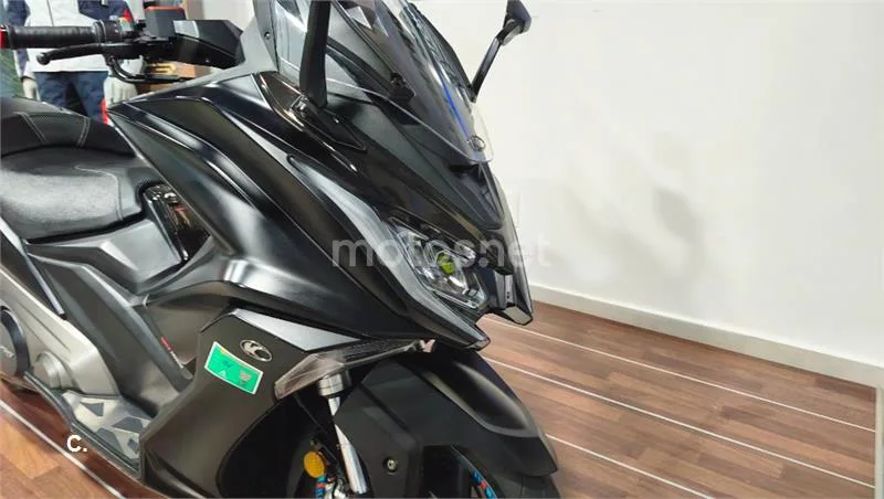 Kymco AK 550 – Vista 16