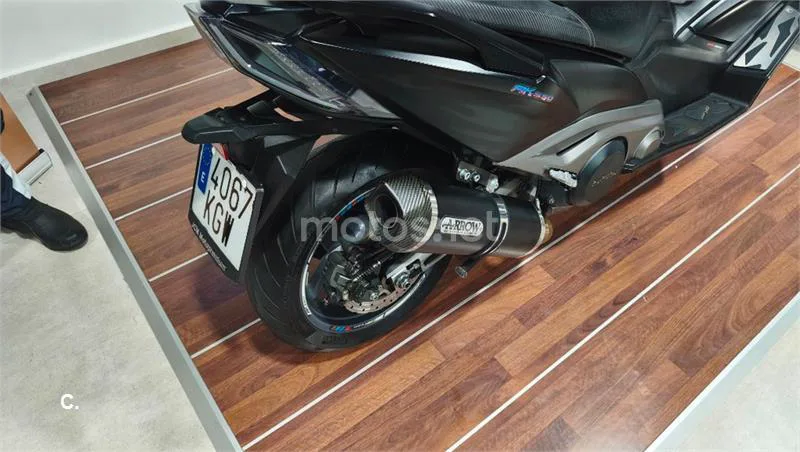 Kymco AK 550 – Vista 19