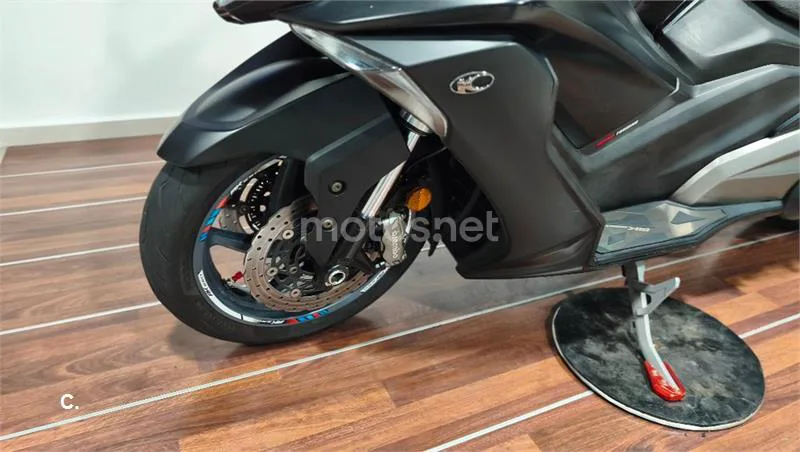 Kymco AK 550 – Vista 24
