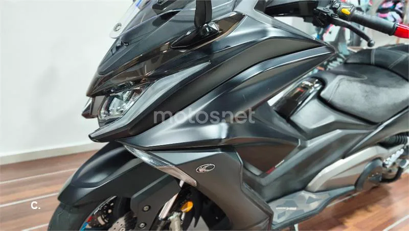 Kymco AK 550 – Vista 25