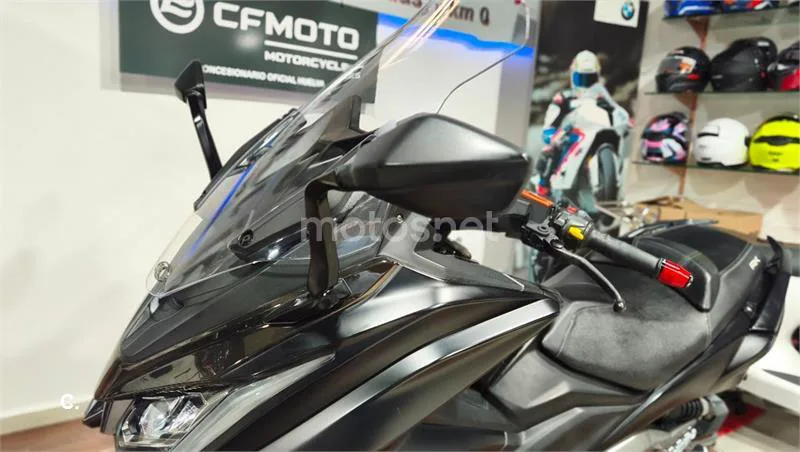 Kymco AK 550 – Vista 26