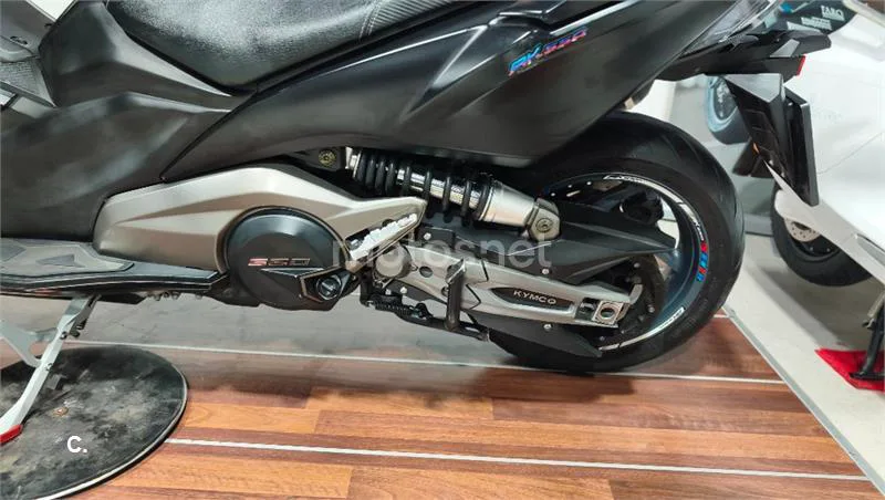 Kymco AK 550 – Vista 27