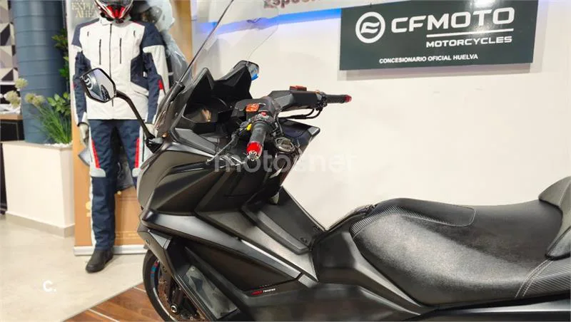 Kymco AK 550 – Vista 29