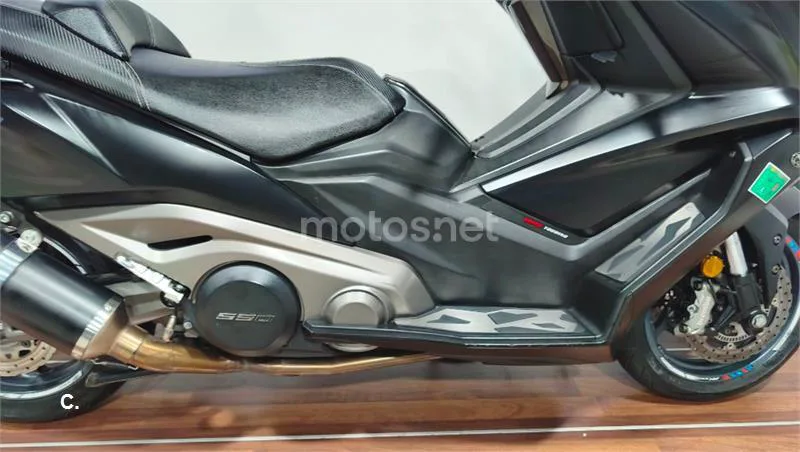 Kymco AK 550 – Vista 4