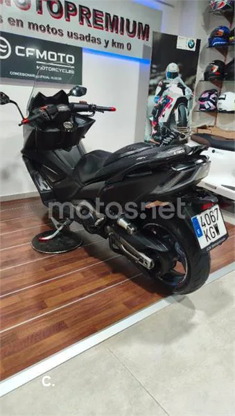 Kymco AK 550 – Vista 38