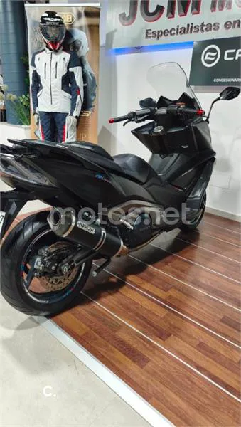 Kymco AK 550 – Vista 39