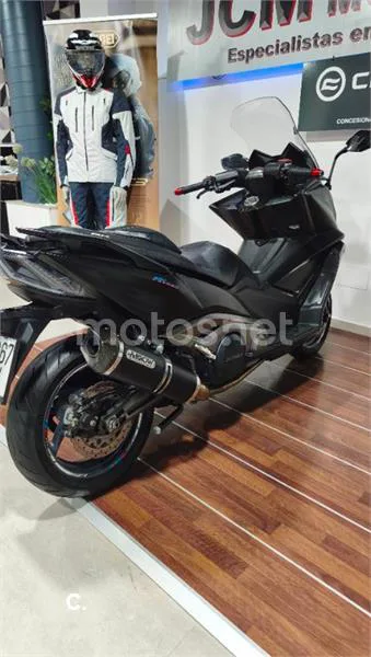 Kymco AK 550 – Vista 40