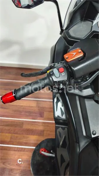 Kymco AK 550 – Vista 41