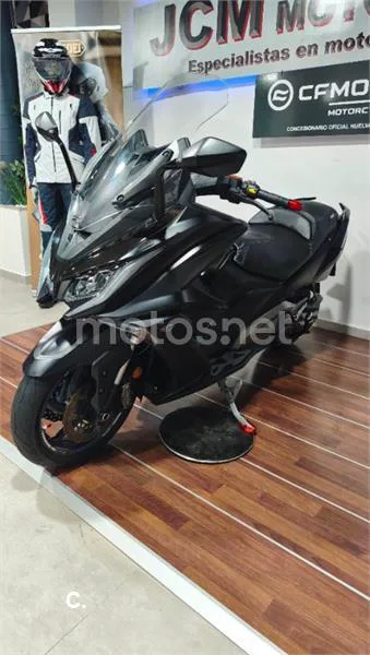Kymco AK 550 – Vista 7