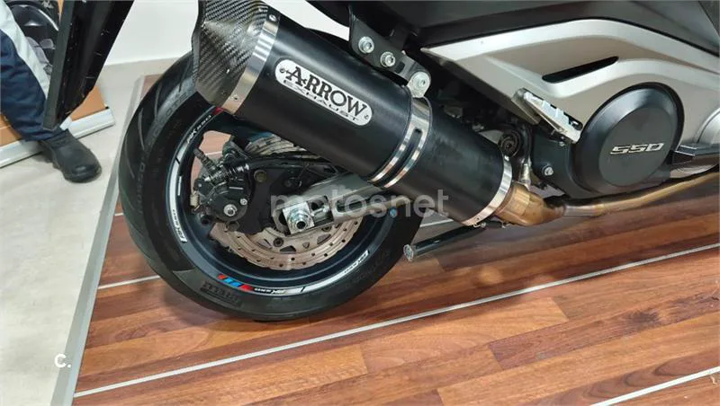 Kymco AK 550 – Vista 8