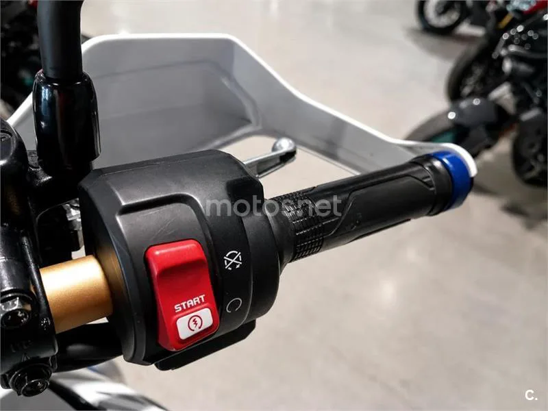 Honda CRF 1000L Africa Twin – Vista 8