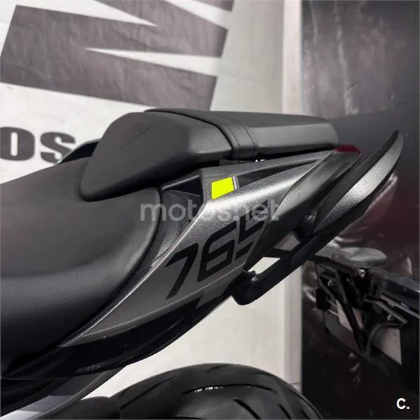 Triumph Street Triple 765 – Vista 12