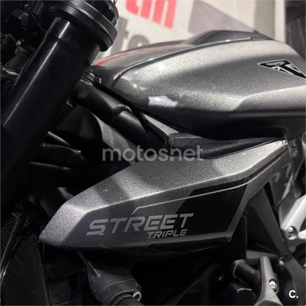 Triumph Street Triple 765 – Vista 13