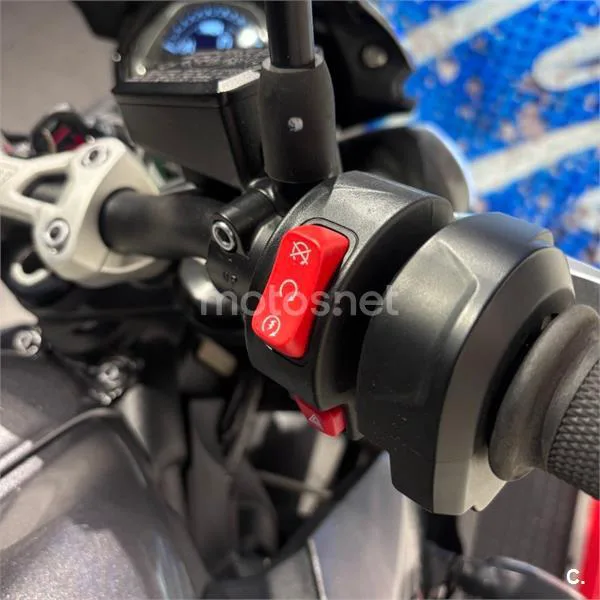 Triumph Street Triple 765 – Vista 16