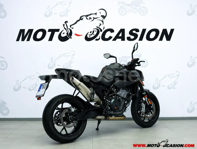 KTM 890 – Vista 3
