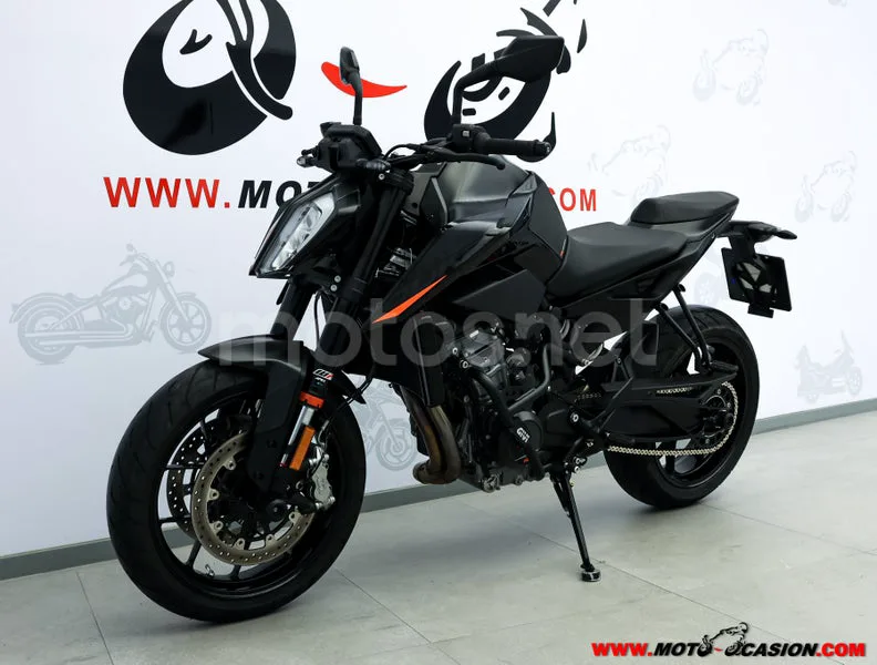 KTM 890 – Vista 8
