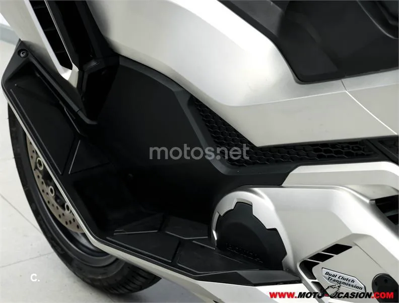 Honda Forza 750 – Vista 10