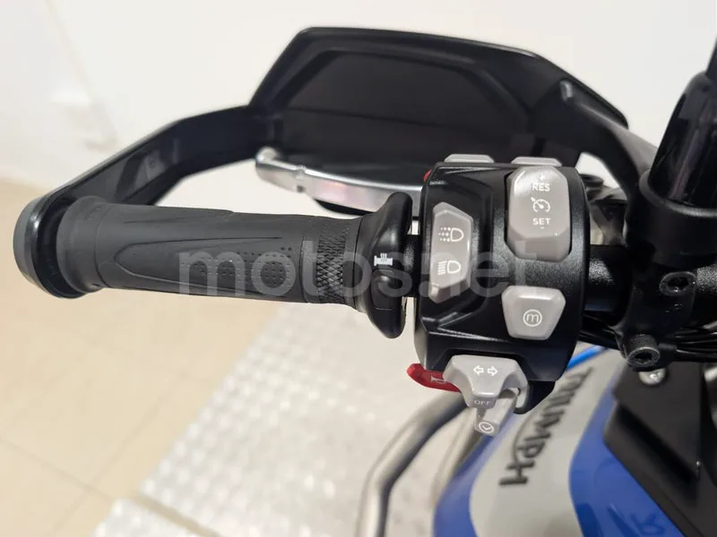 Triumph Tiger 900 - Vista 10