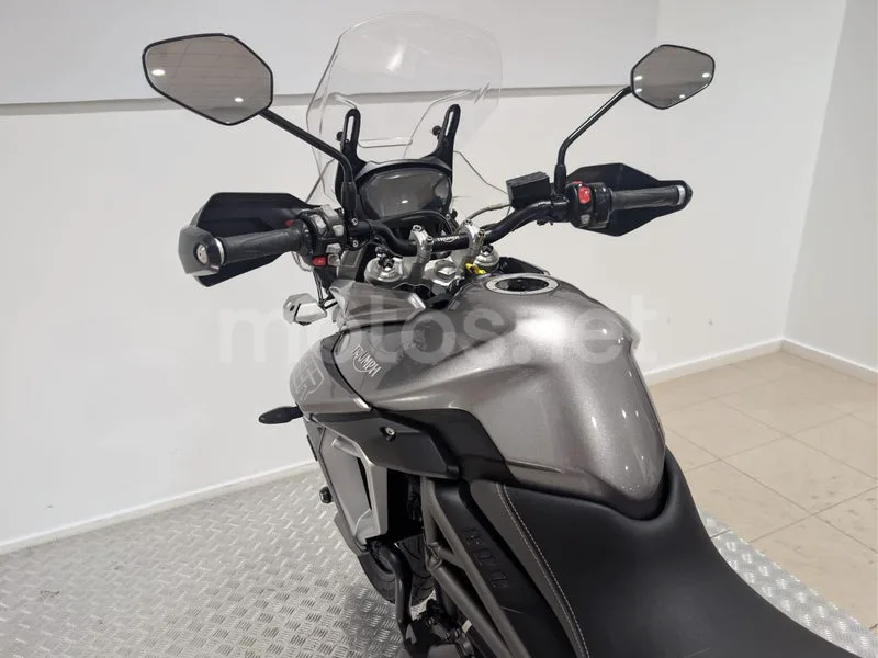 Triumph Tiger 800 XRT - Vista 12