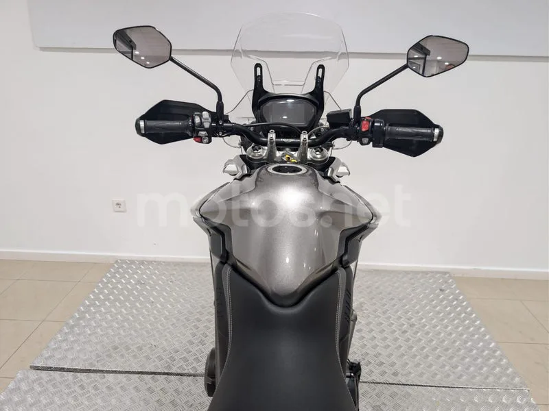 Triumph Tiger 800 XRT - Vista 13