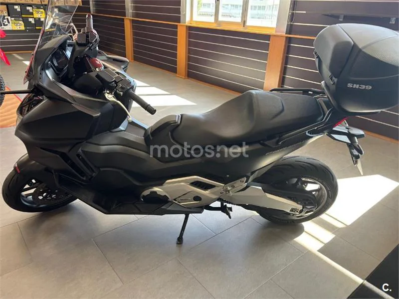 Honda Forza 750 – Vista 4