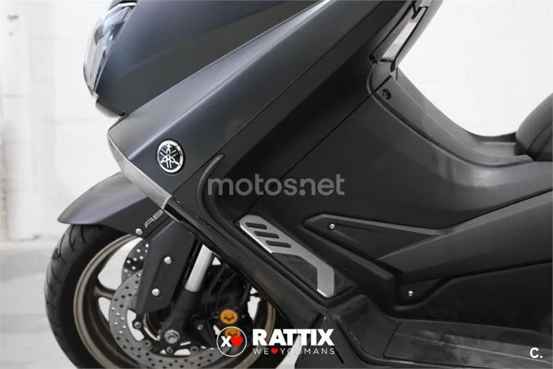 Yamaha TMAX 530 – Vista 16