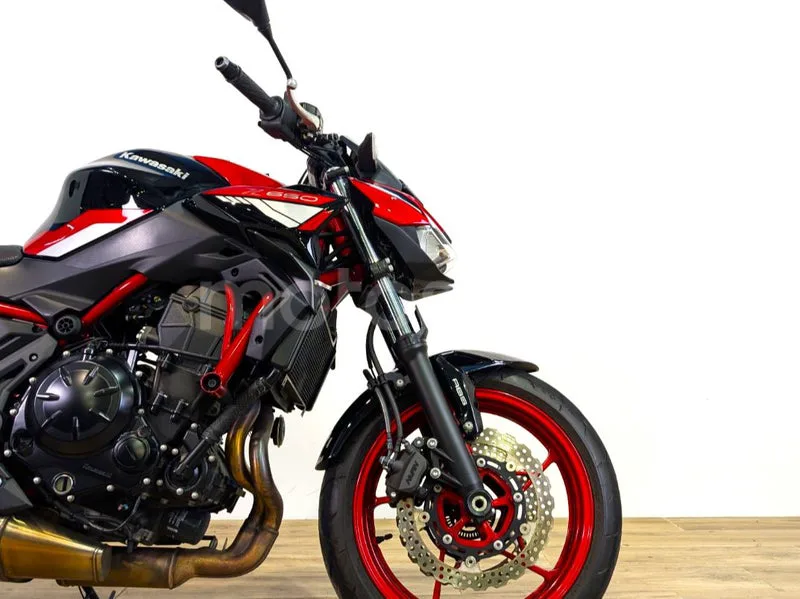Kawasaki Z650 – Vista 4