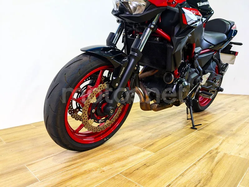 Kawasaki Z650 – Vista 6
